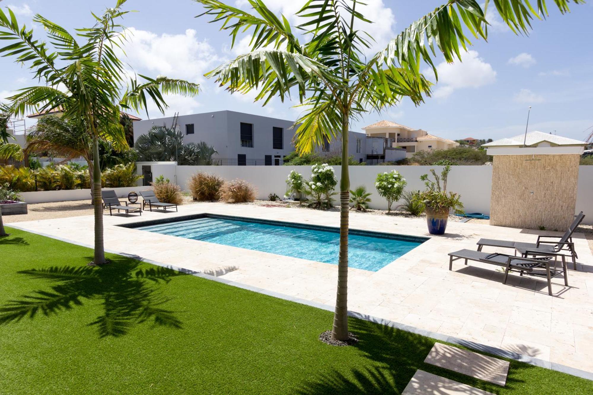 Goudhaen Luxury Private Apartments Jan Thiel Beach Экстерьер фото