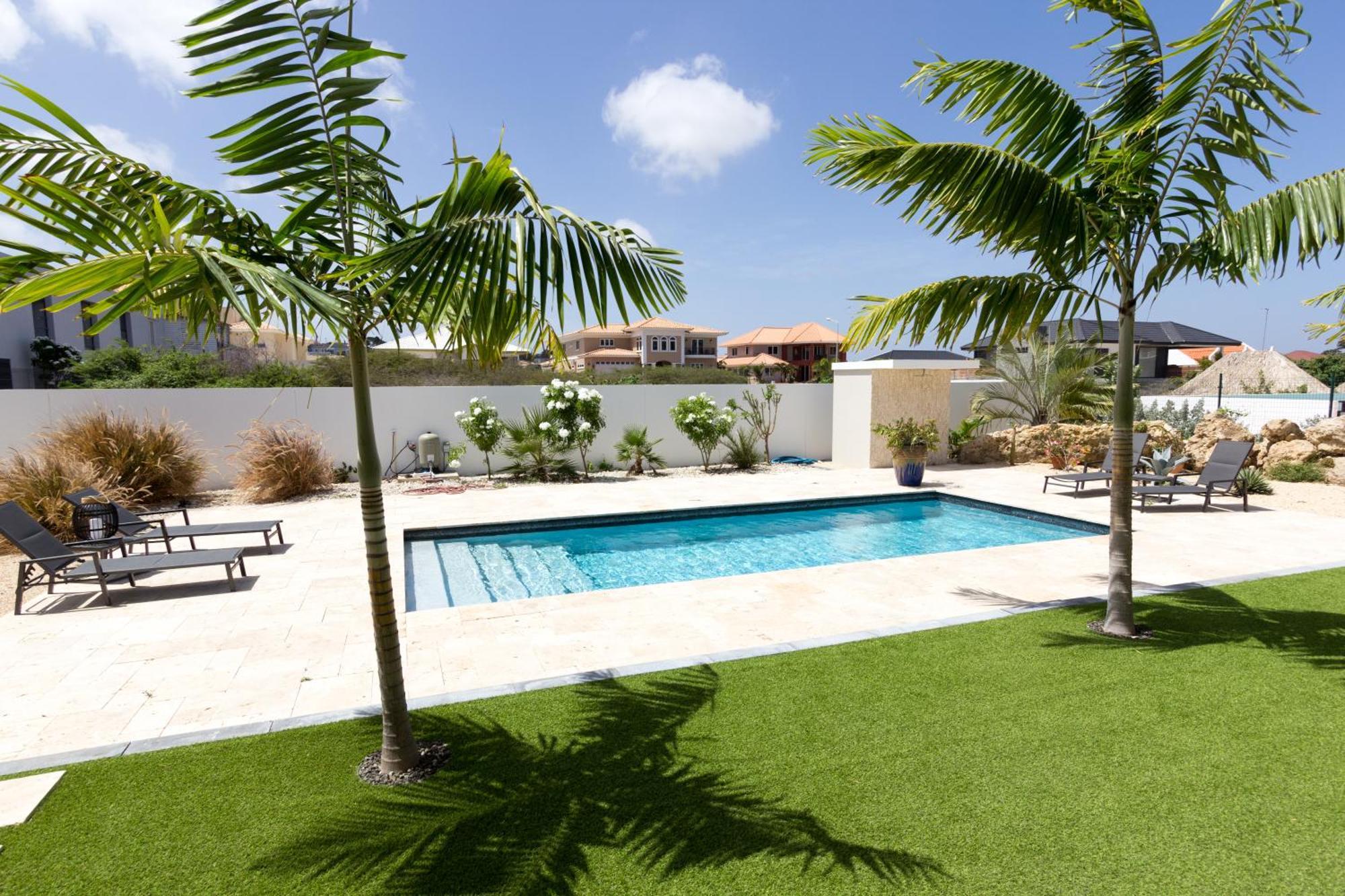 Goudhaen Luxury Private Apartments Jan Thiel Beach Экстерьер фото
