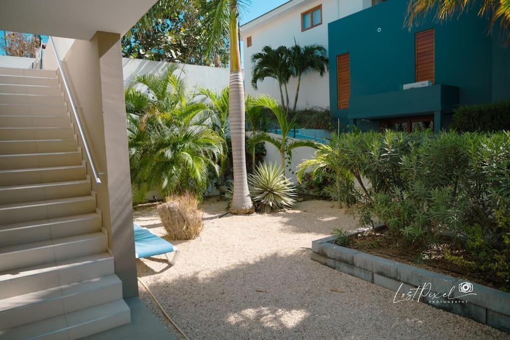 Goudhaen Luxury Private Apartments Jan Thiel Beach Экстерьер фото