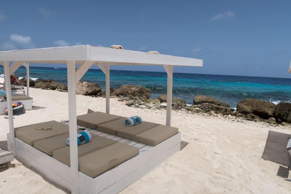 Goudhaen Luxury Private Apartments Jan Thiel Beach Экстерьер фото