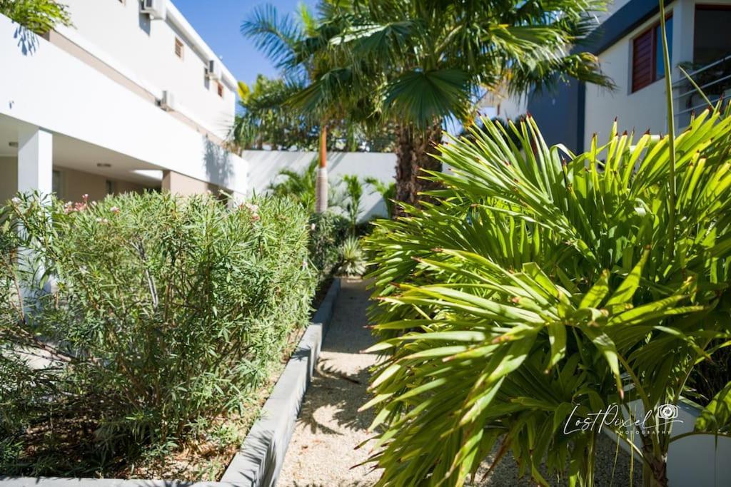 Goudhaen Luxury Private Apartments Jan Thiel Beach Экстерьер фото