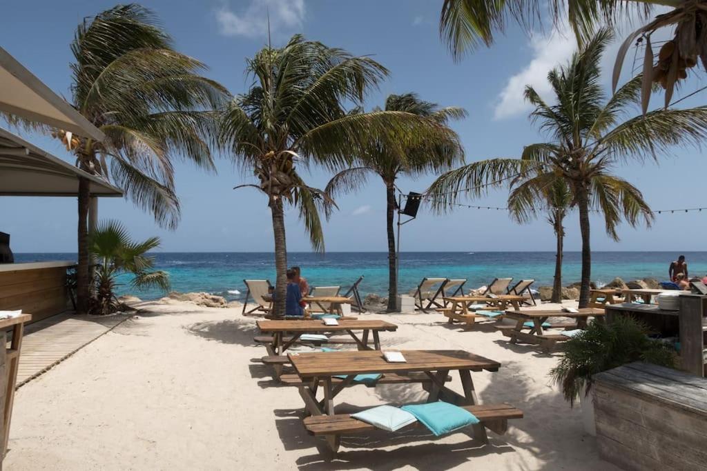 Goudhaen Luxury Private Apartments Jan Thiel Beach Экстерьер фото