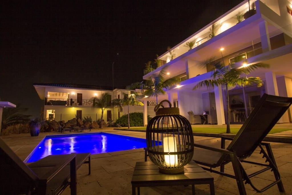 Goudhaen Luxury Private Apartments Jan Thiel Beach Экстерьер фото
