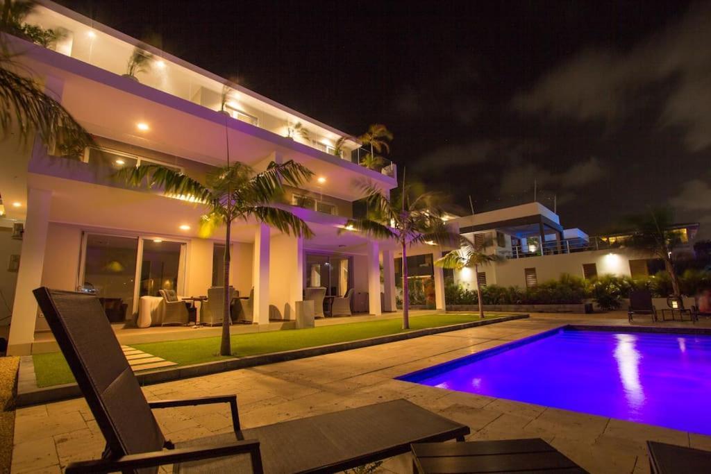 Goudhaen Luxury Private Apartments Jan Thiel Beach Экстерьер фото