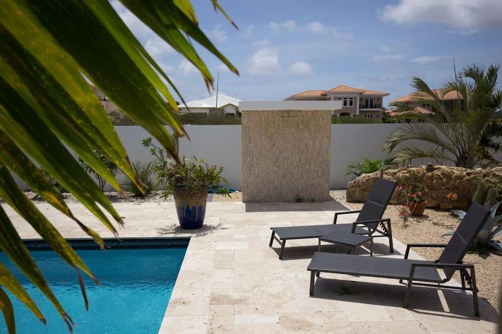 Goudhaen Luxury Private Apartments Jan Thiel Beach Экстерьер фото