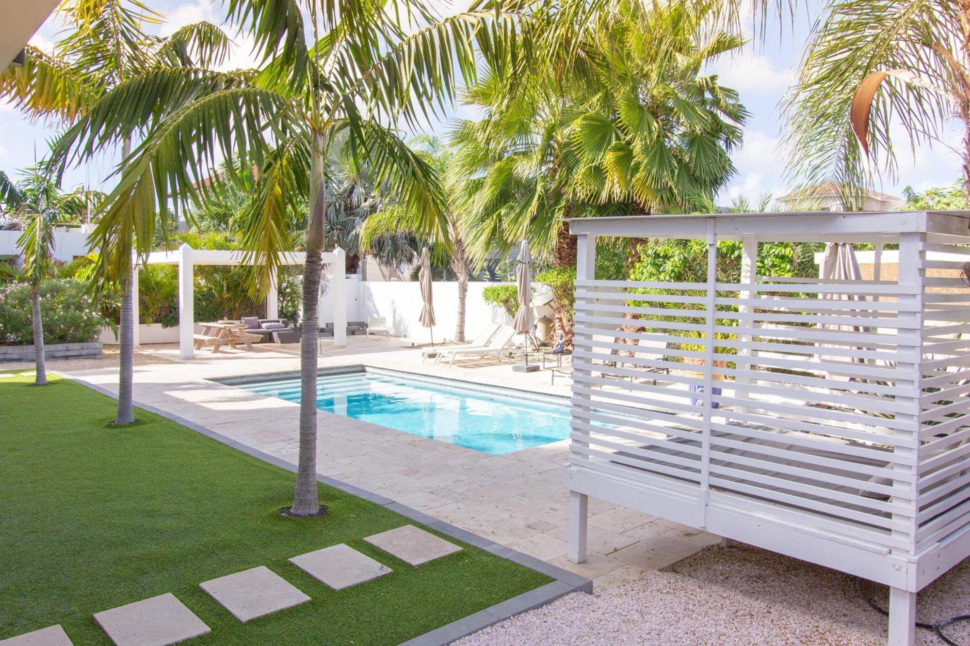 Goudhaen Luxury Private Apartments Jan Thiel Beach Экстерьер фото