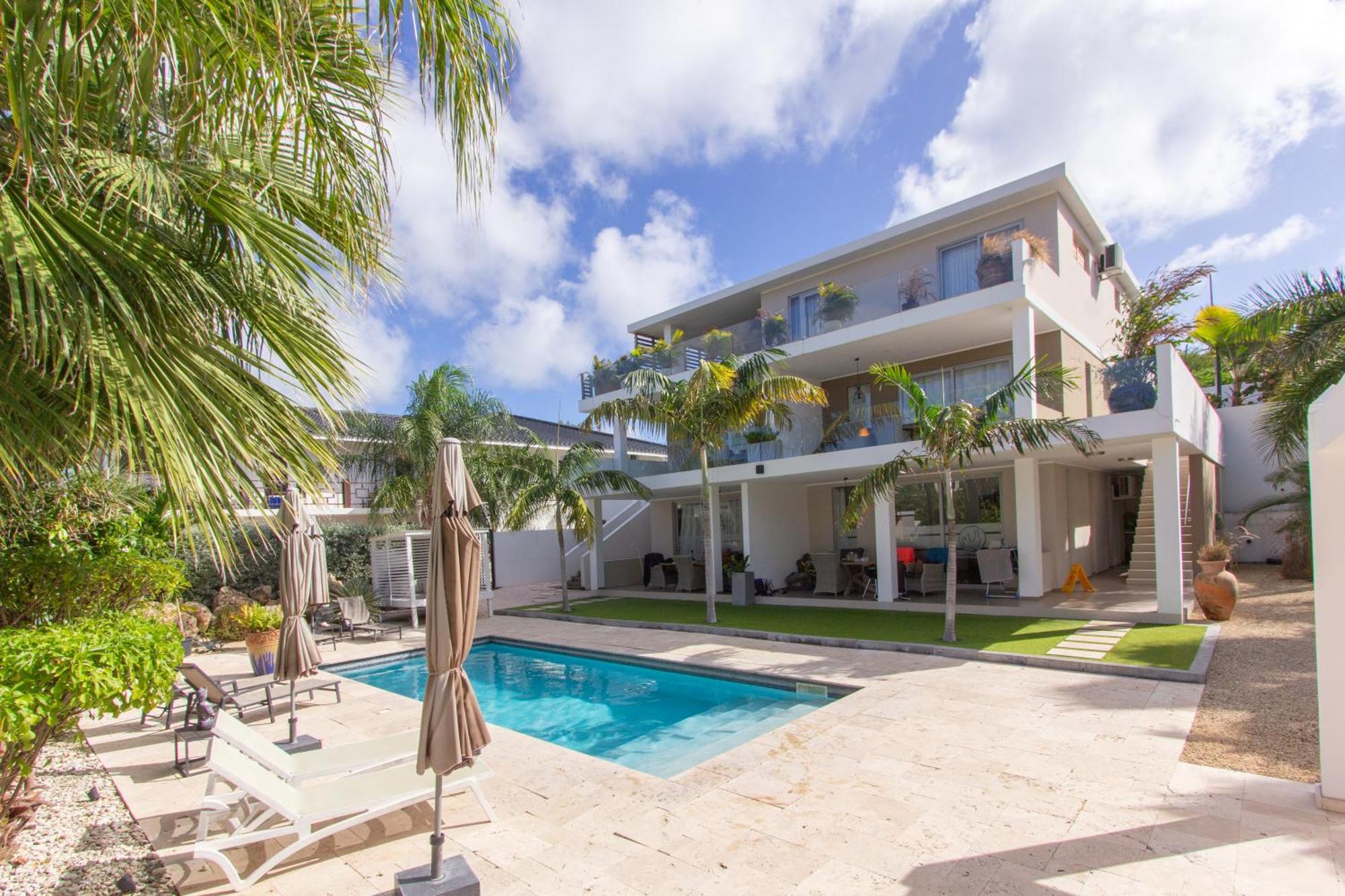 Goudhaen Luxury Private Apartments Jan Thiel Beach Экстерьер фото