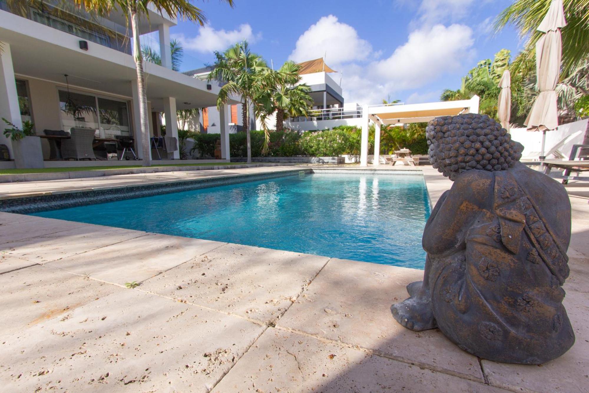 Goudhaen Luxury Private Apartments Jan Thiel Beach Экстерьер фото