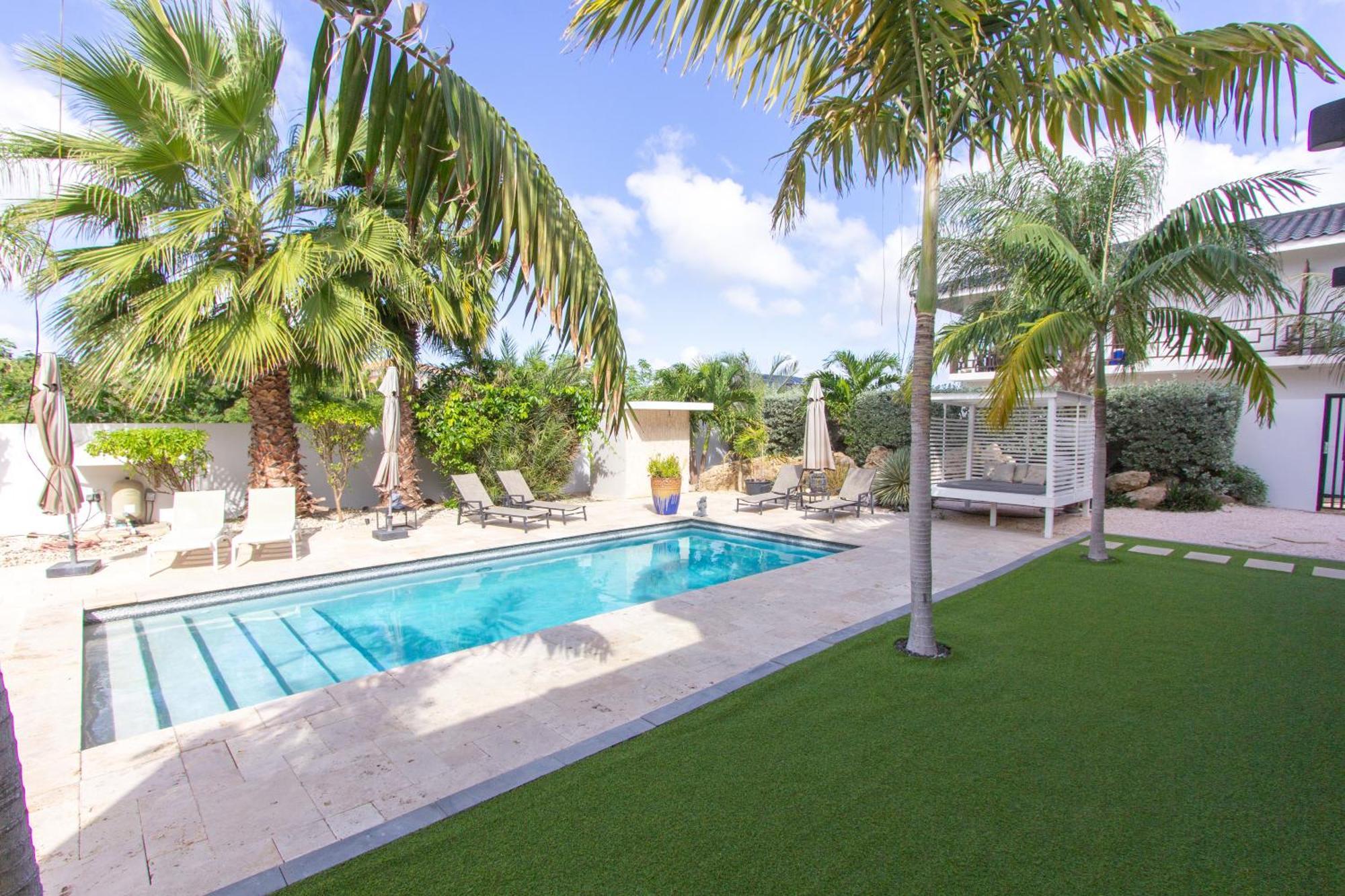 Goudhaen Luxury Private Apartments Jan Thiel Beach Экстерьер фото