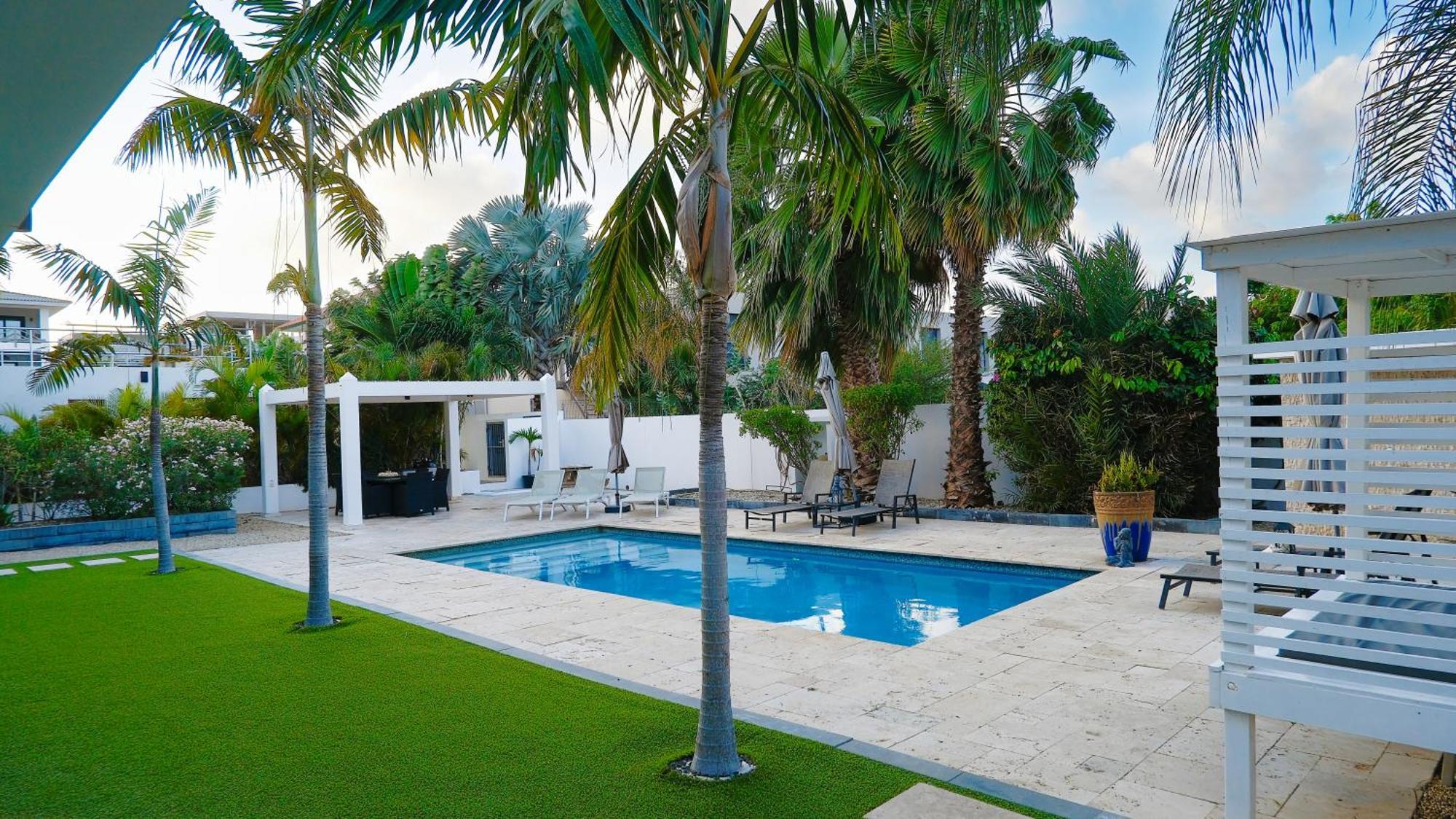 Goudhaen Luxury Private Apartments Jan Thiel Beach Экстерьер фото