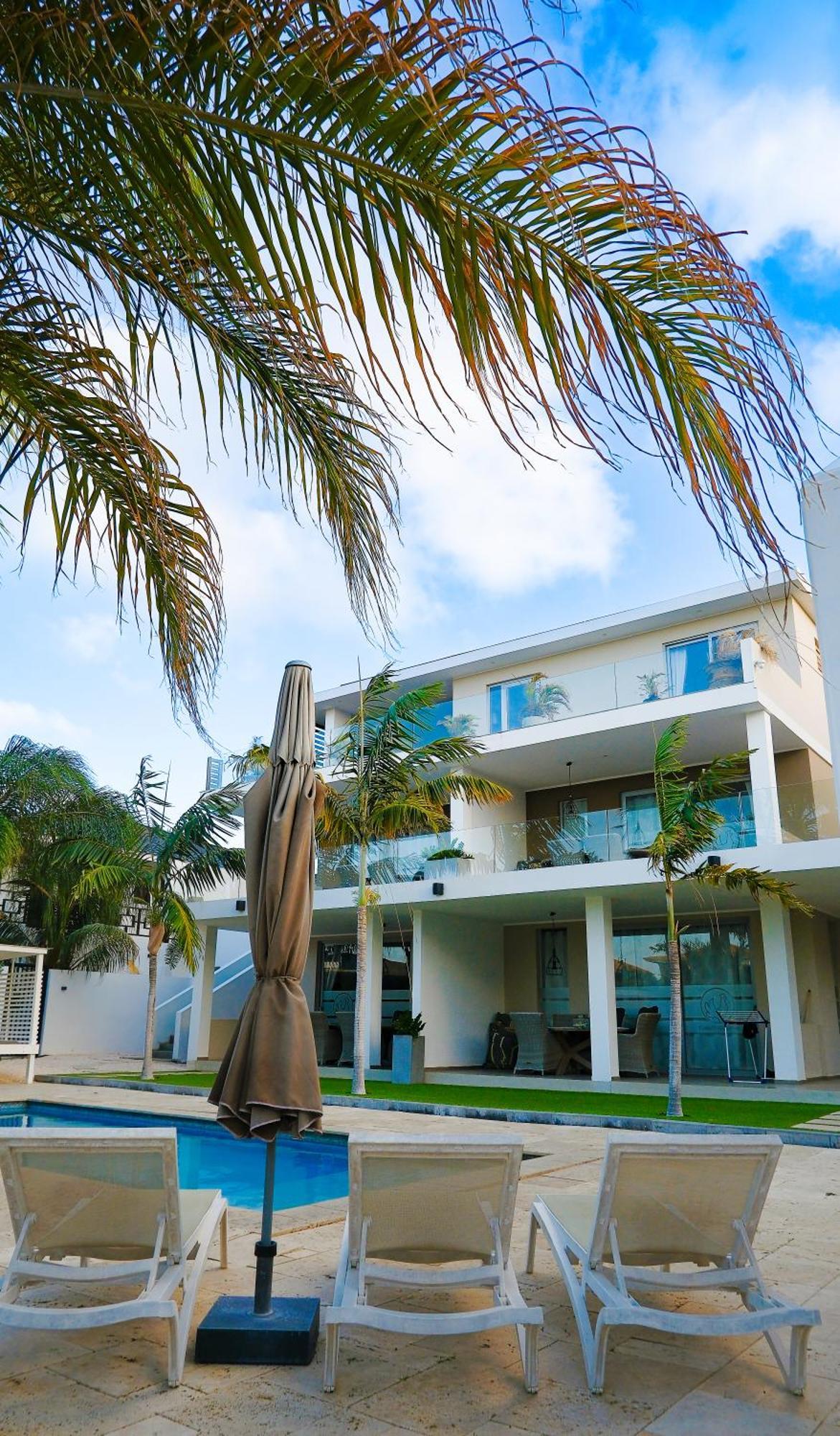 Goudhaen Luxury Private Apartments Jan Thiel Beach Экстерьер фото